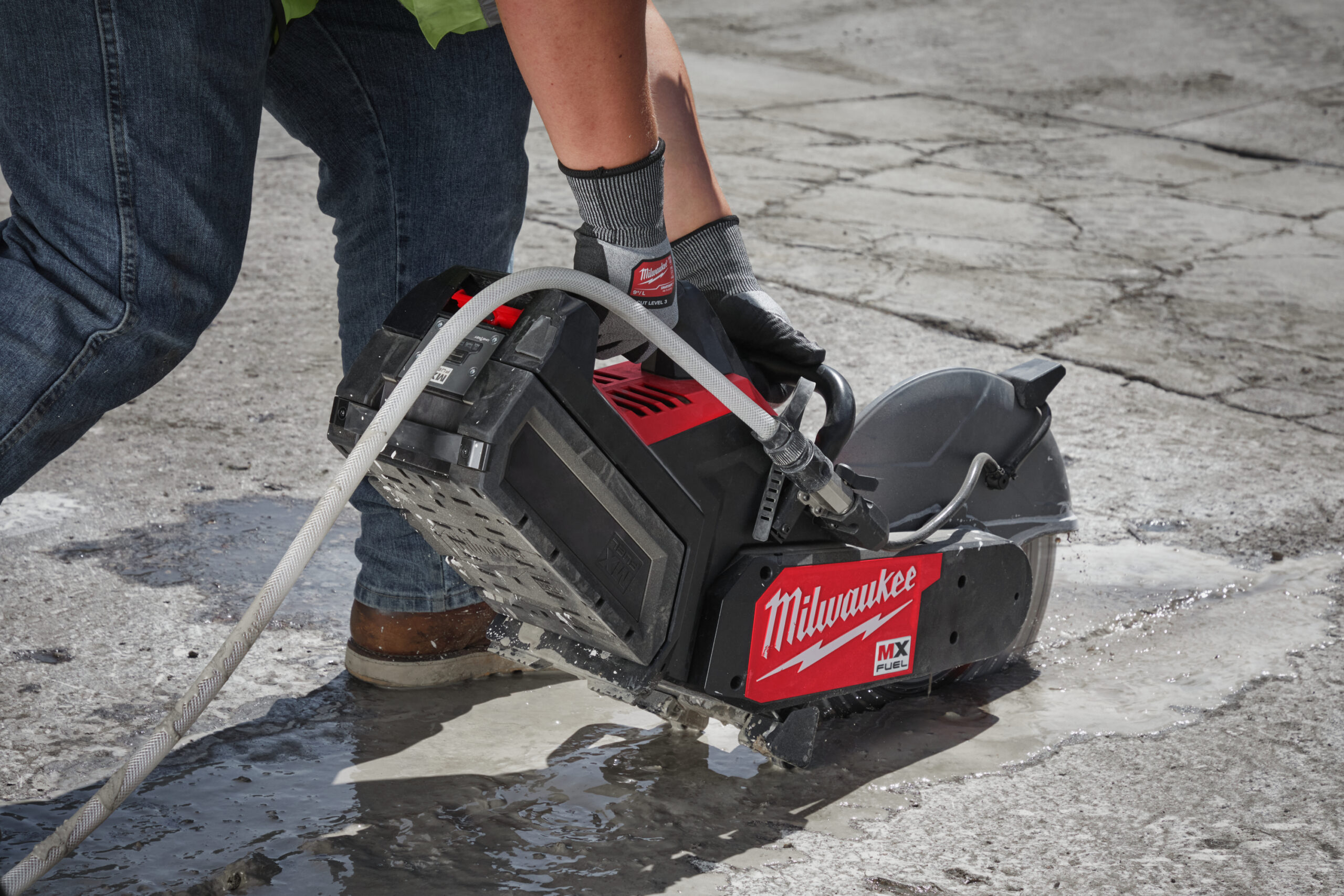 Découpeuse électrique sur chantier