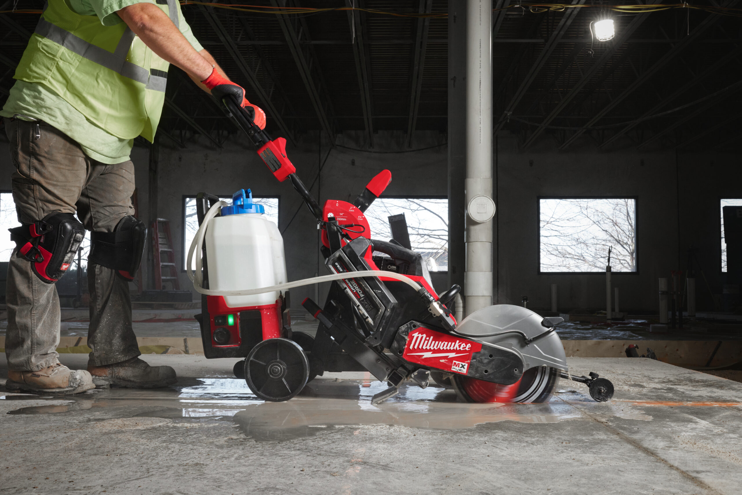 Découpeuse électrique avec chariot